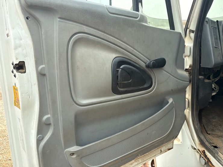 2004-international-durastar-4300-image-45
