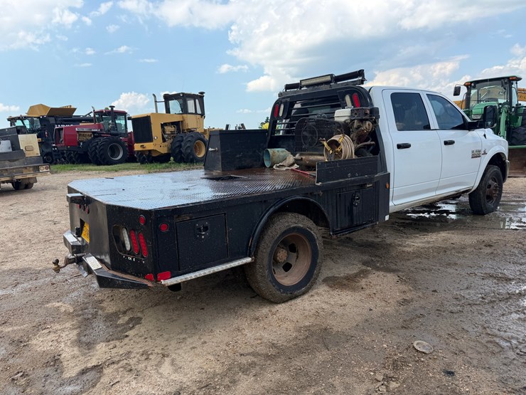 2014-dodge-3500-image-3