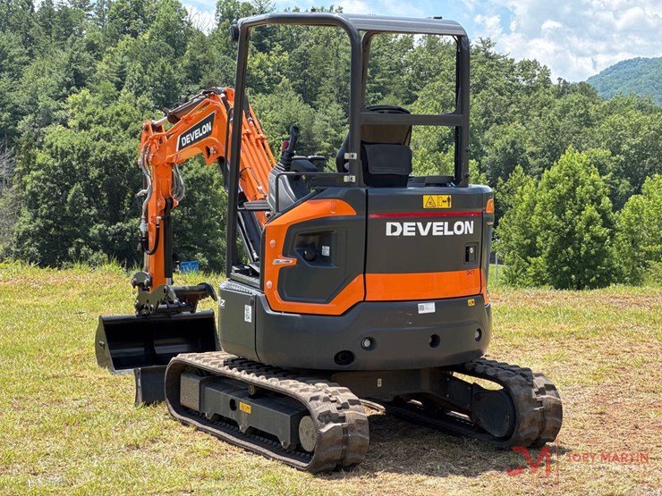 unused-2024-develon-dx-27z-mini-excavator-image-1