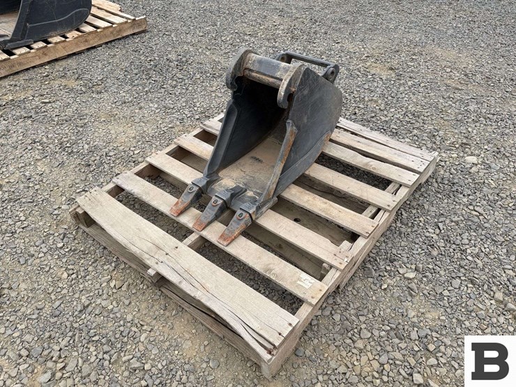 bobcat-12"-bucket-image-1