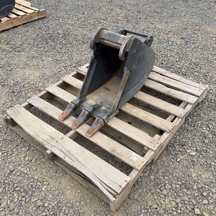 Bobcat 12" Bucket