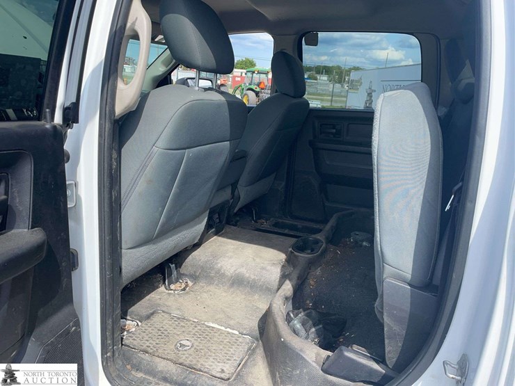 2014-dodge-1500-image-15