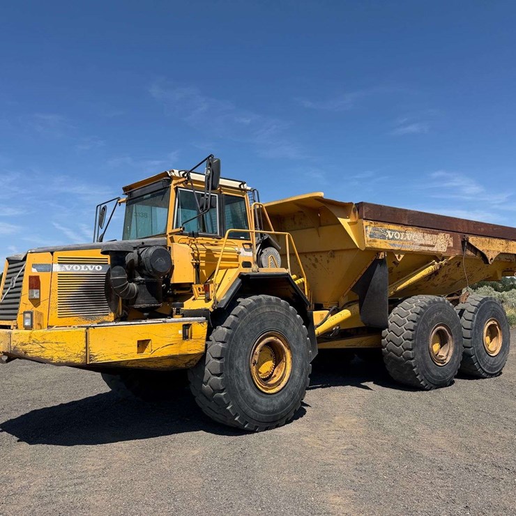 VOLVO A40