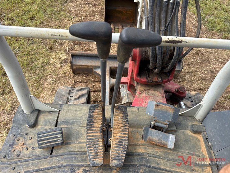 takeuchi-tb230-image-27