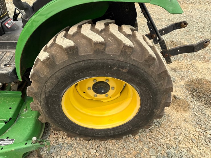 2014-john-deere-2025r-image-42