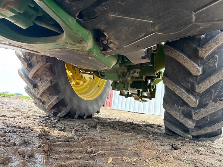 2013-john-deere-8235r-image-40
