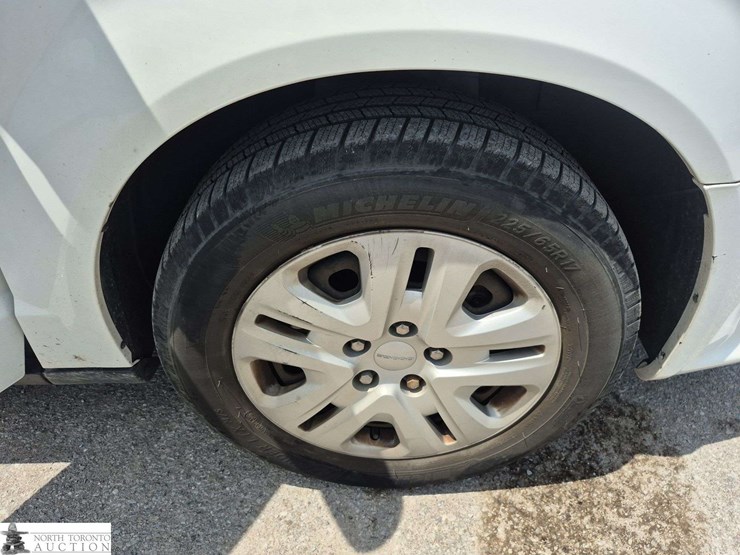 2016-dodge-grand-caravan-sxt-image-34