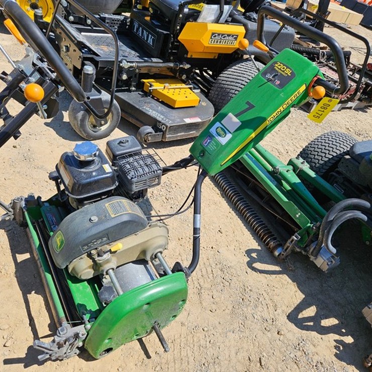 JOHN DEERE 220