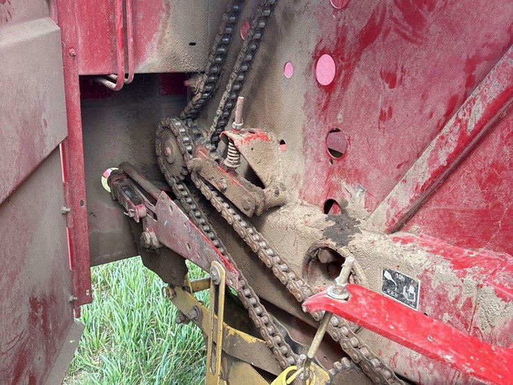 new-holland-660-image-33