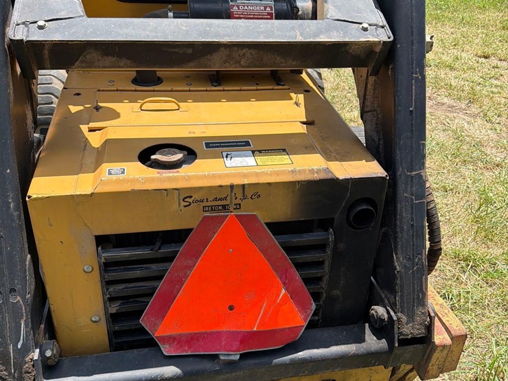 new-holland-l553-image-16