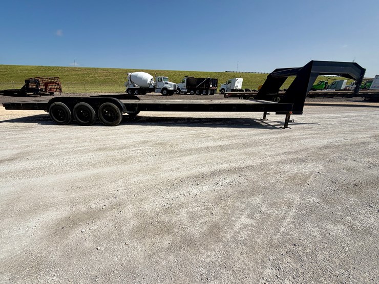 2005-c&m-lowboy-flatbed-trailer-image-4