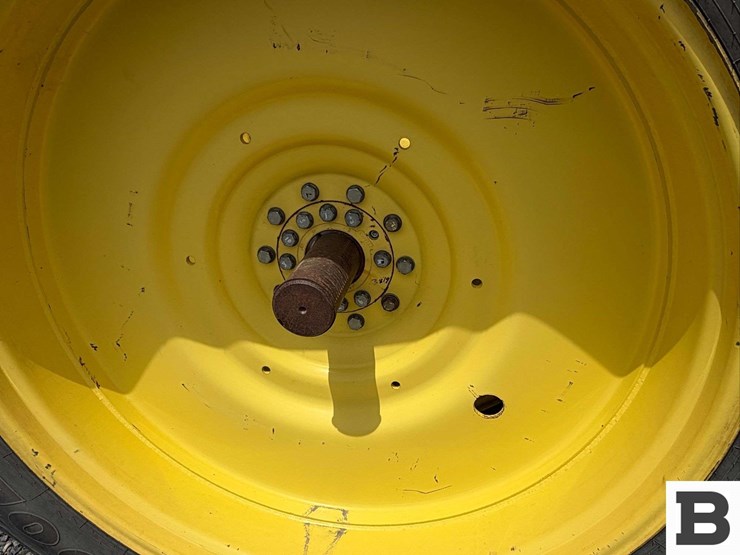 2014-john-deere-8345r-image-24