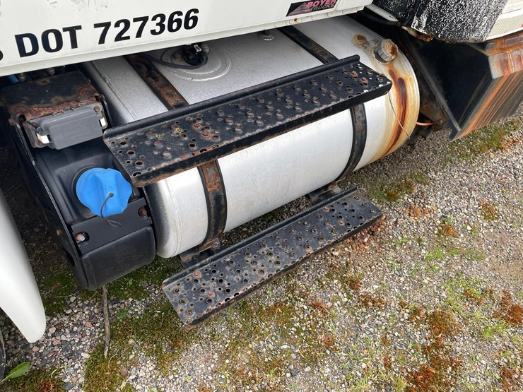 2016-international-durastar-4400-image-22