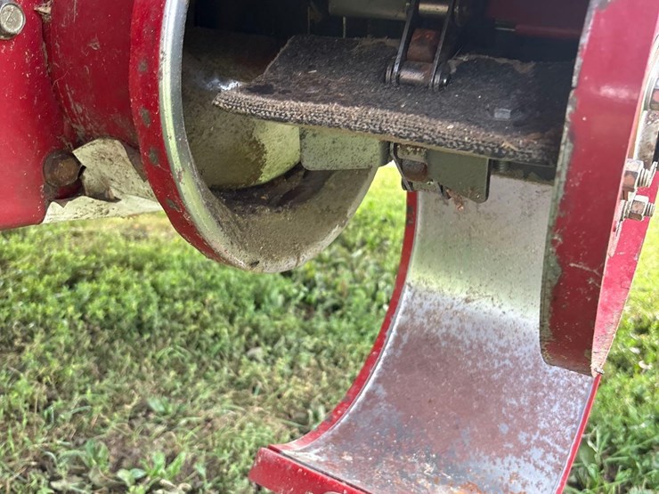 2006-international-2388-axle-flow-combine-image-54