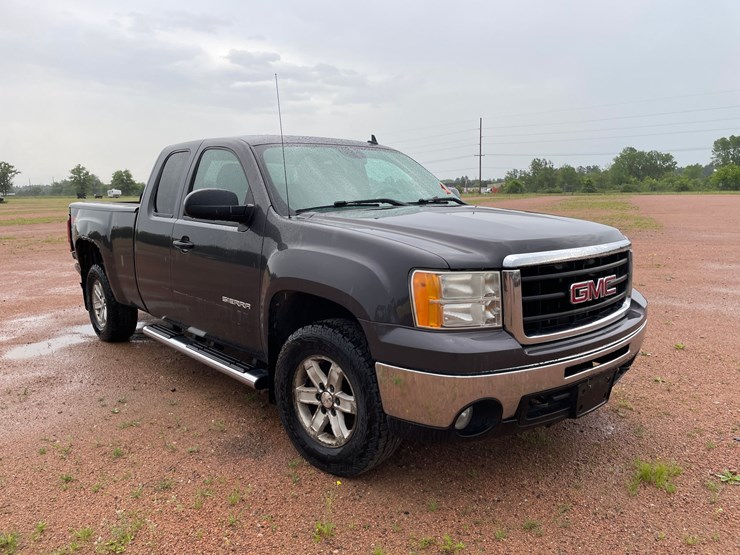 2010-gmc-1500-image-2
