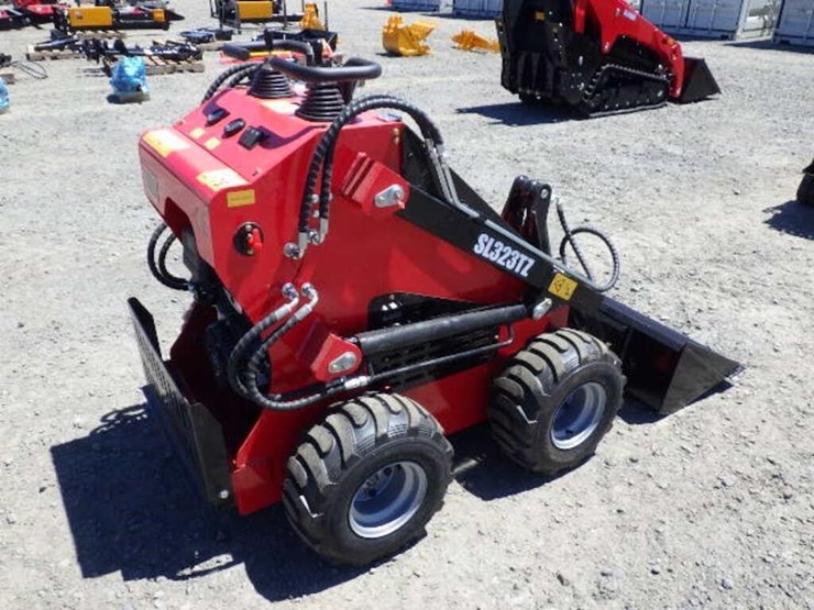 2026-sdlool-323tz-skid-steer-loader-image-3