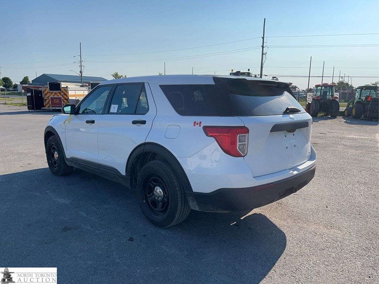 2022-ford-explorer-image-7