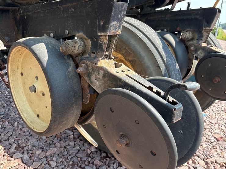 kinze-2210-image-24