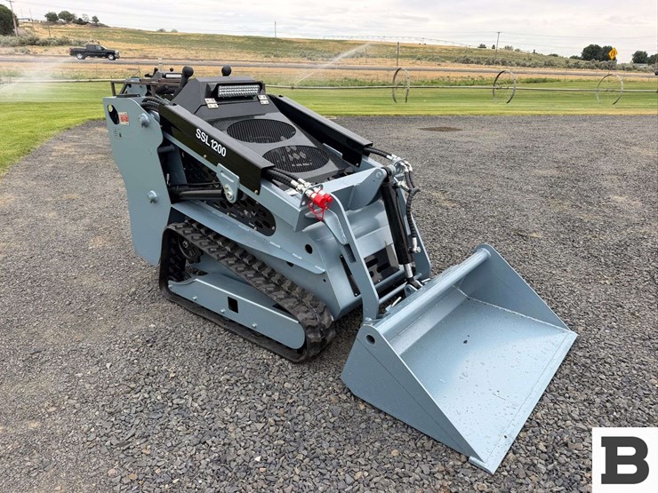 2026-ssl1200-mini-skid-steer-image-9