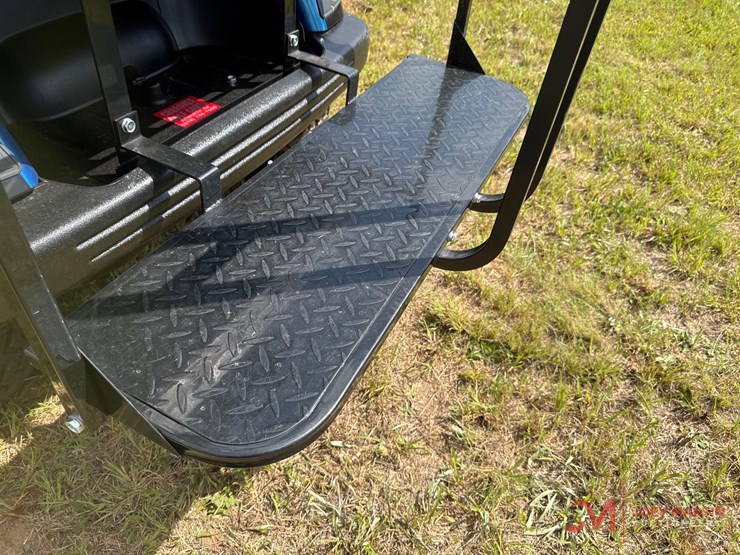 yamaha-4-seater-gas-powered-golf-cart-image-14