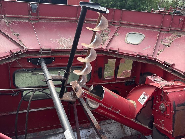 2006-international-2388-axle-flow-combine-image-63