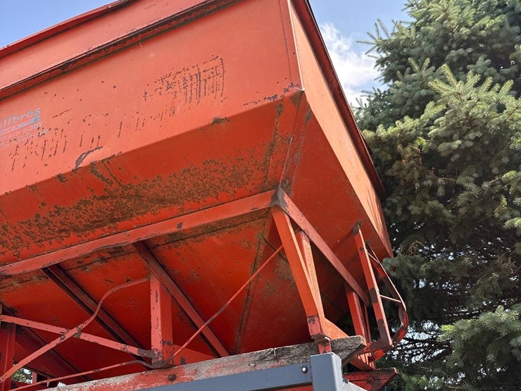 approx-300bu-holding-bin-with-stand-image-11