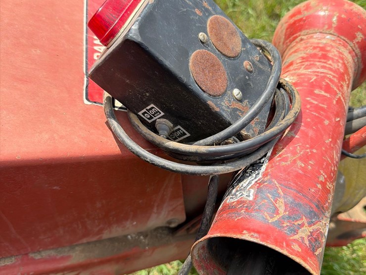 new-holland-660-image-35