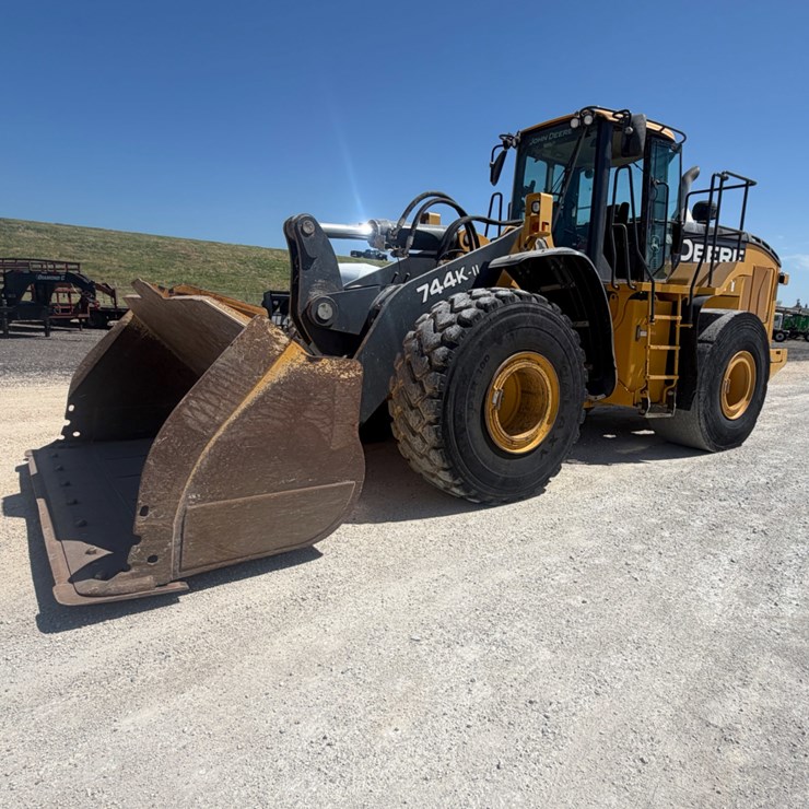 2018 DEERE 744K