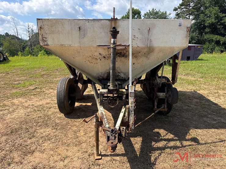 simonsen-8'-pull-type-fertilizer-spreader-image-7