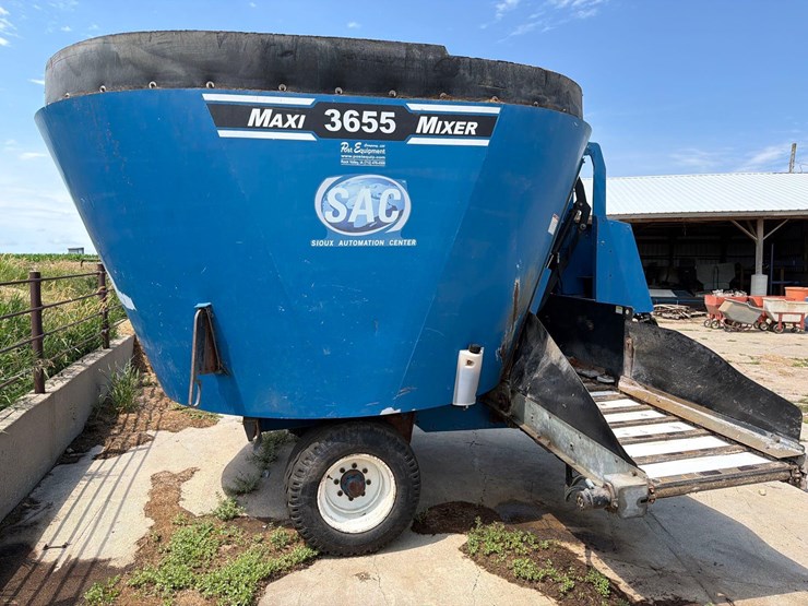 sac-3655-maxi-mixer-feeder-wagon-image-4