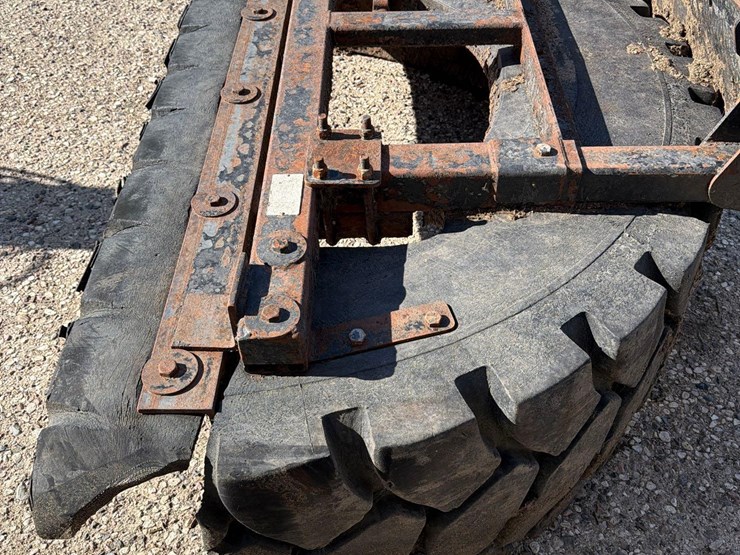 skidloader-quick-tach-80”-tire-scraper-image-4
