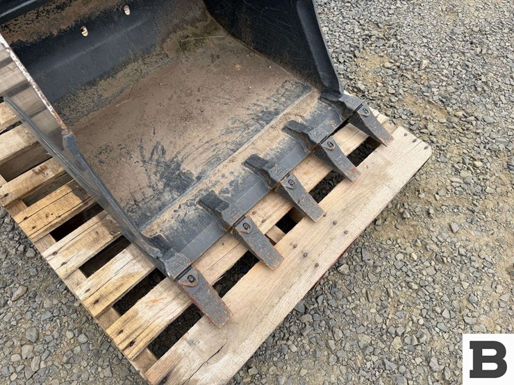 bobcat-30"-bucket-image-6