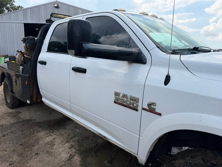 2014-dodge-3500-image-30