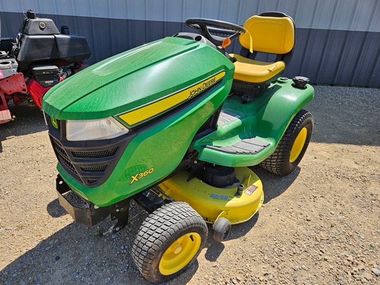 john-deere-x360-image-1