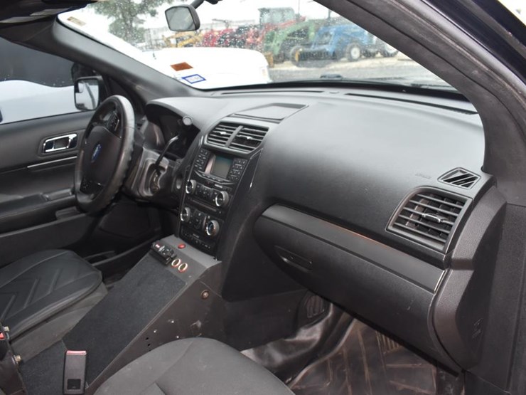 2018-ford-explorer-image-13