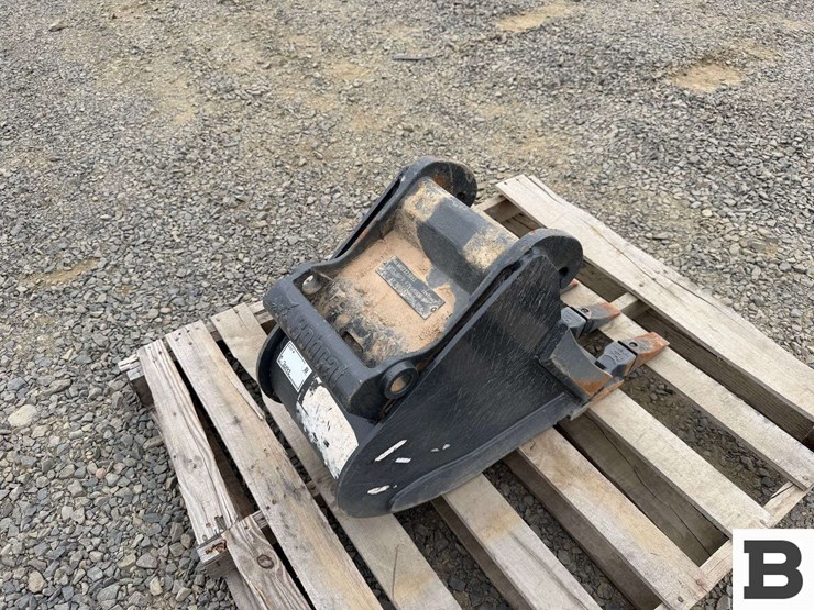 bobcat-12"-bucket-image-4