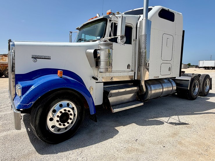 2000-kenworth-w900l-image-1