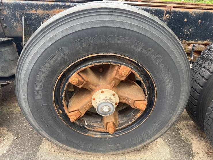 ford-f700-image-13