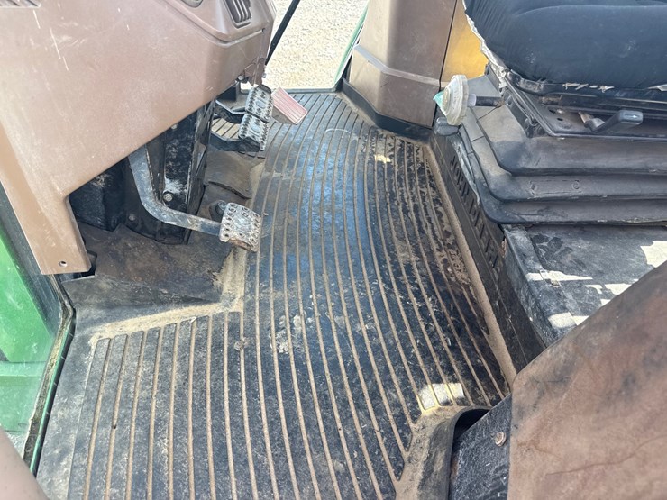 1993-john-deere-6400-image-30