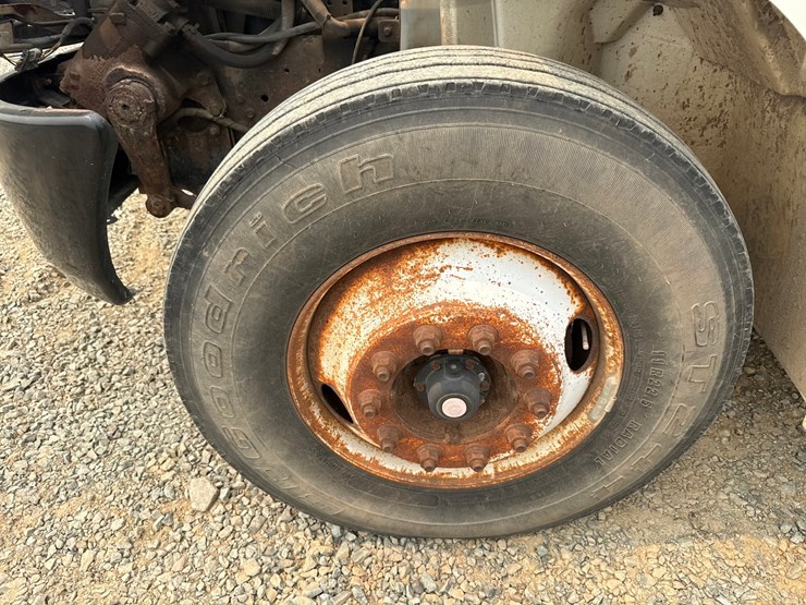 2004-international-durastar-4300-image-63