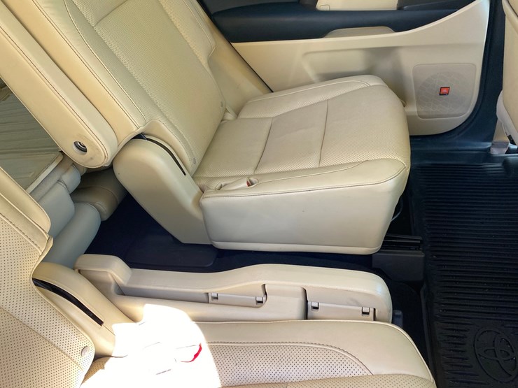 2016-toyota-highlander-image-25