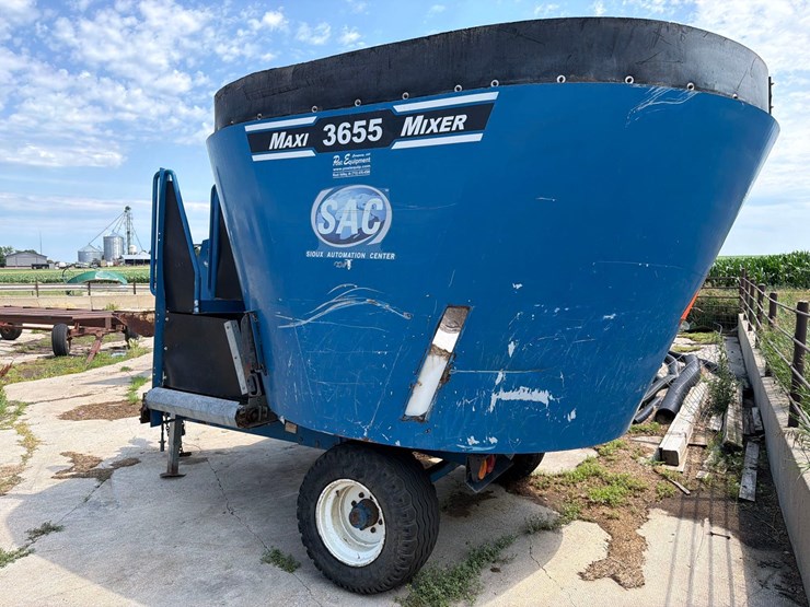 sac-3655-maxi-mixer-feeder-wagon-image-3