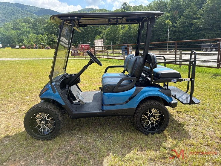 yamaha-4-seater-gas-powered-golf-cart-image-5