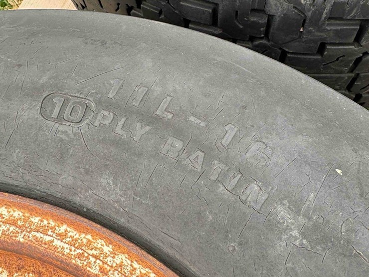 3---8-bolt-rims-&-tires-image-8