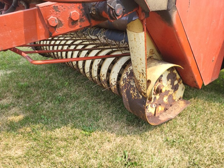 gehl-1600-round-baler-image-13