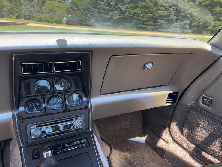 1982-chevrolet-corvette-image-16