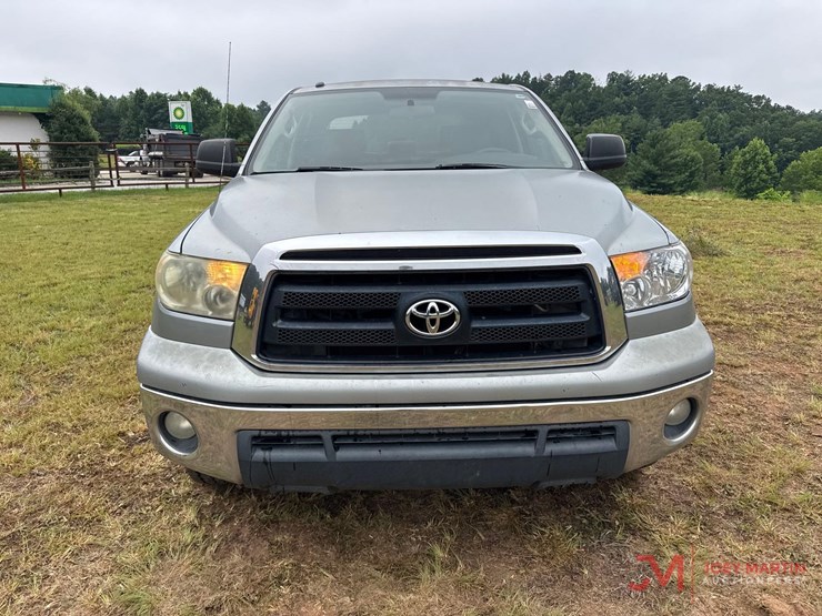 2011-toyota-tundra-sr5-image-7
