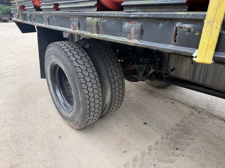 ford-f700-image-23