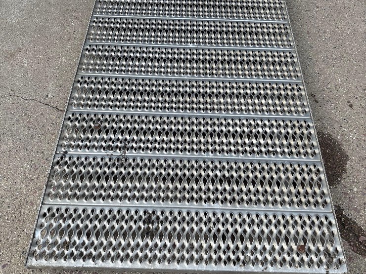 aluminum-semi-deck-plate/with-mounting-brackets-image-3
