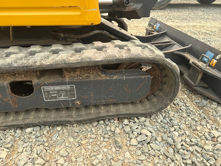 2023-deere-17g-image-48